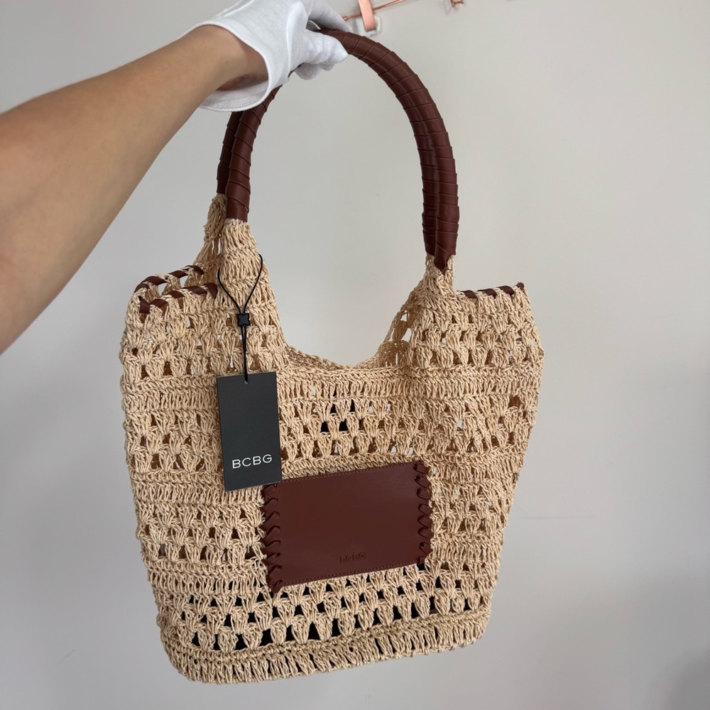 BCBG Woven Raffia Tote Bag Leather Handles Logo Patch Boho Vacation - Picture 10 of 16